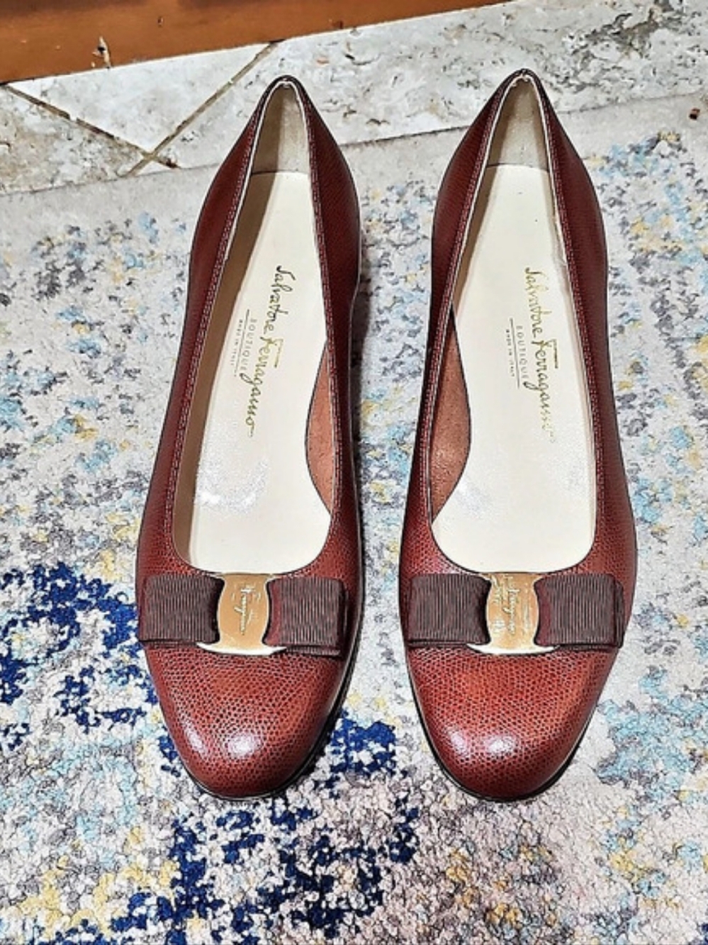 Salvatore Ferragamo Vara Ribbon Leather Round Toe Low Pumps Size 9B - Picture 5 of 9